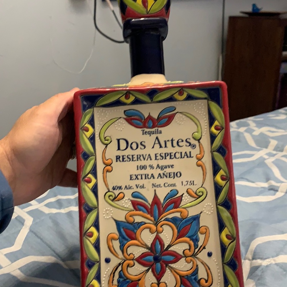 Gorgeous  dos artes reserva especial tequila empty hand made ceramic bottle